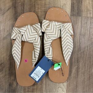 Universal Thread Tan and Cream Sandals